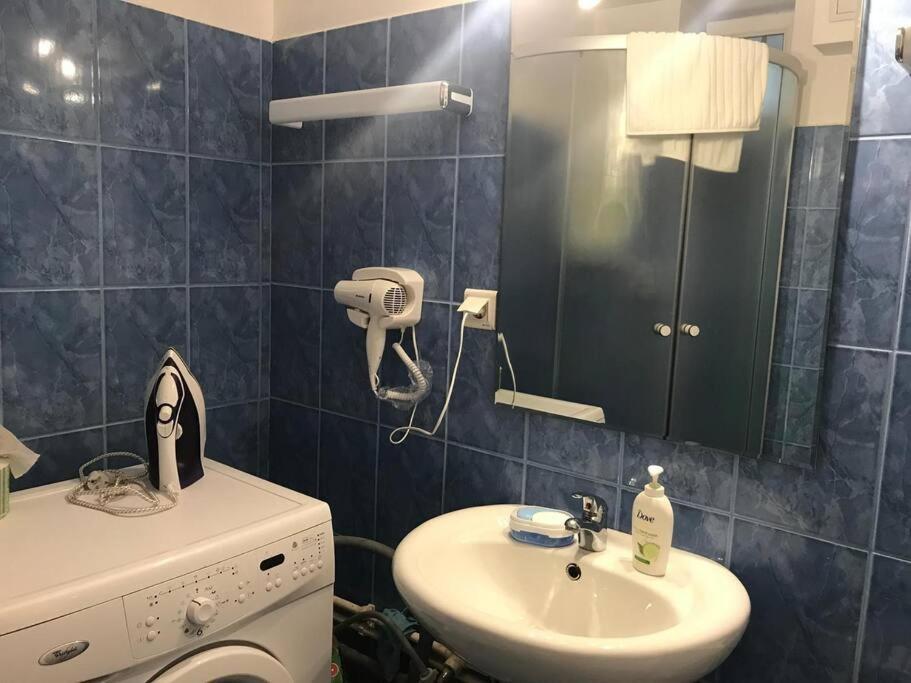 R Castle - 2 Room Apartment Брашов Екстериор снимка
