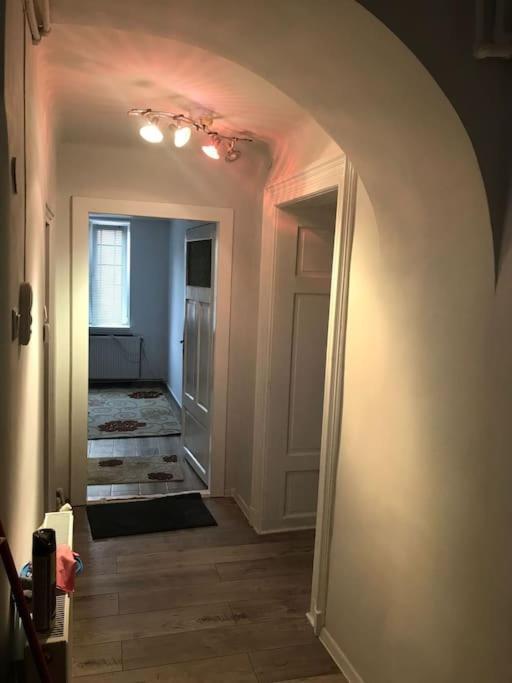 R Castle - 2 Room Apartment Брашов Екстериор снимка